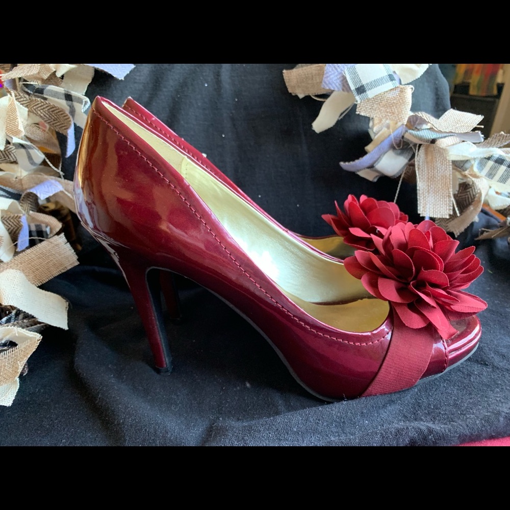Carlos Santana peep toe pumps